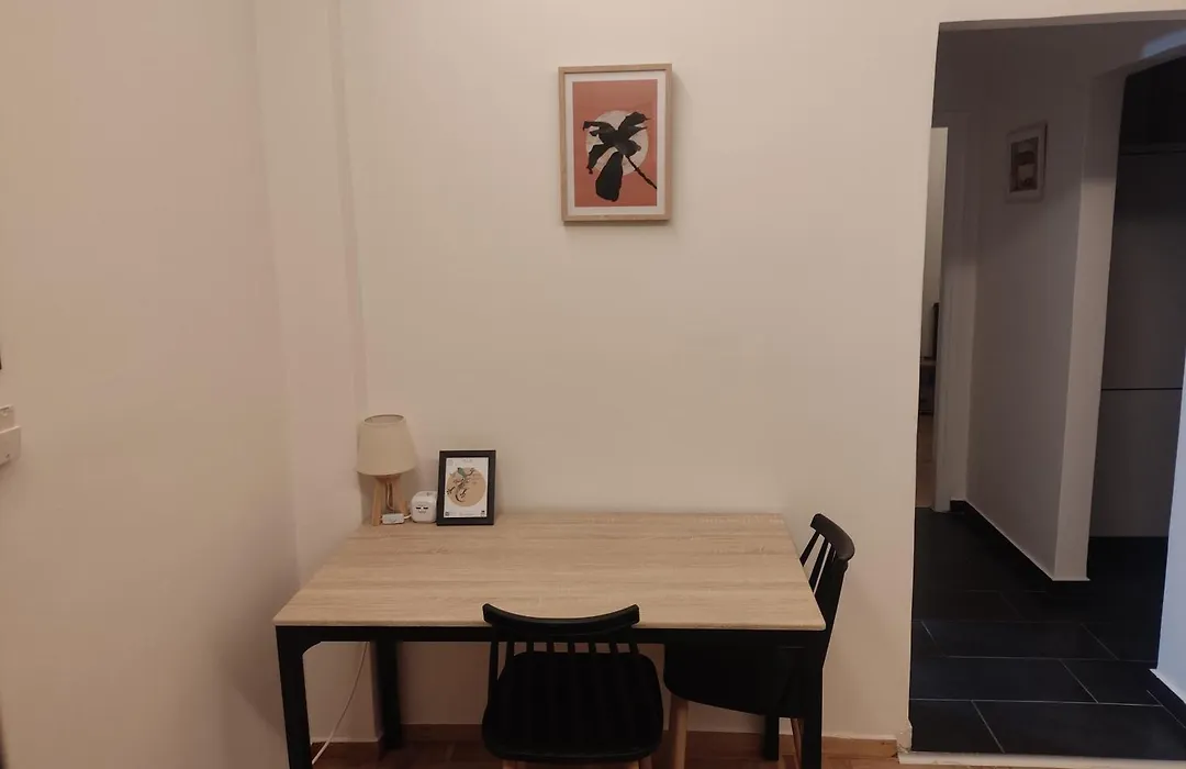Cozy Apartment Downtown-1